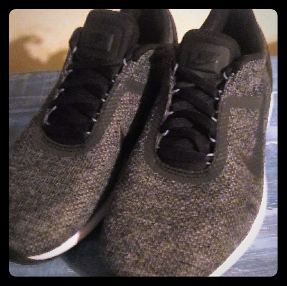 (Sold) Mens Nike Shoes